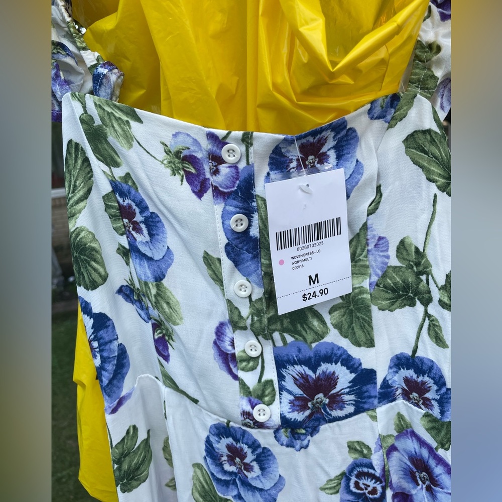 Brand new with tags: Forever 21 floral  Maxi Dresss size M